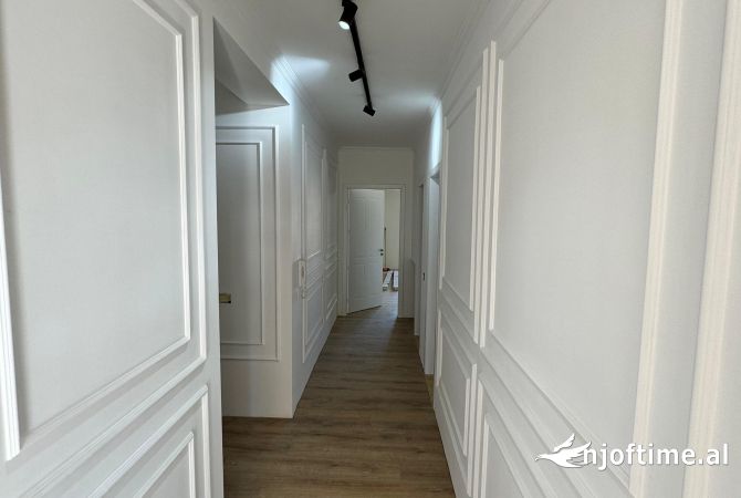 Shtepi ne shitje Apartament ne Tirane, 2+1, Mobilimi Bosh, pa mobiluar, Pagesa 135,000  Euro.