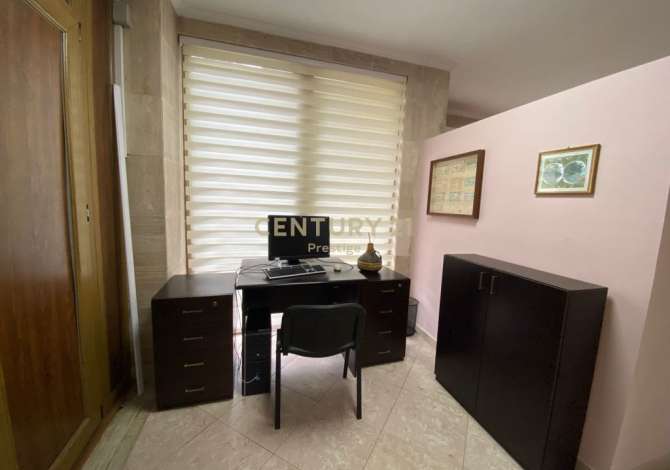 APARTAMENT/AMBIENT ZYRE ME QIRA, PAZARI I RI, TIRANE!