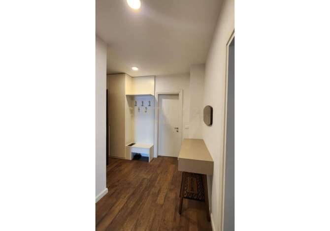 Shtepi me qera Apartament ne Tirane, 3+1, Mobilimi E mobiluar, Pagesa 2,000  Euro.