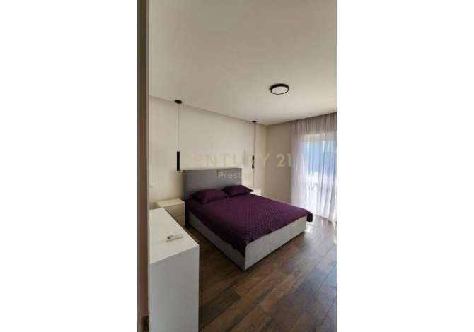 Shtepi me qera Apartament ne Tirane, 3+1, Mobilimi E mobiluar, Pagesa 2,000  Euro.