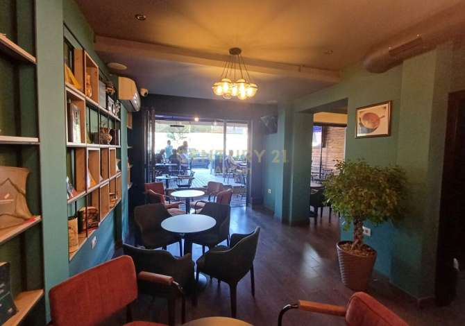 Ambient biznesi me qera 2+1 ne Tirane - 900 Euro
