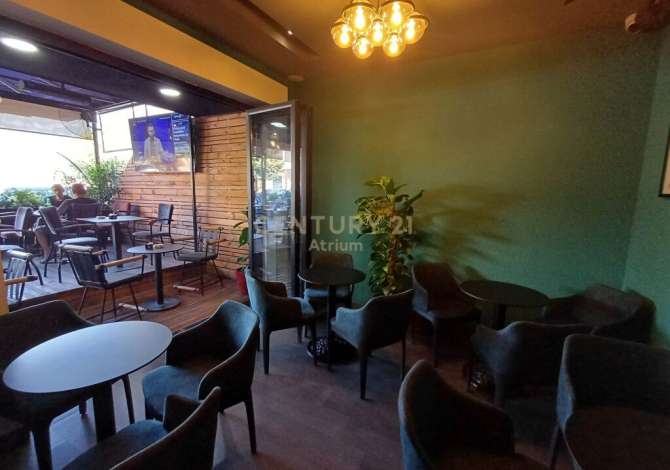 Ambient biznesi me qera 2+1 ne Tirane - 900 Euro