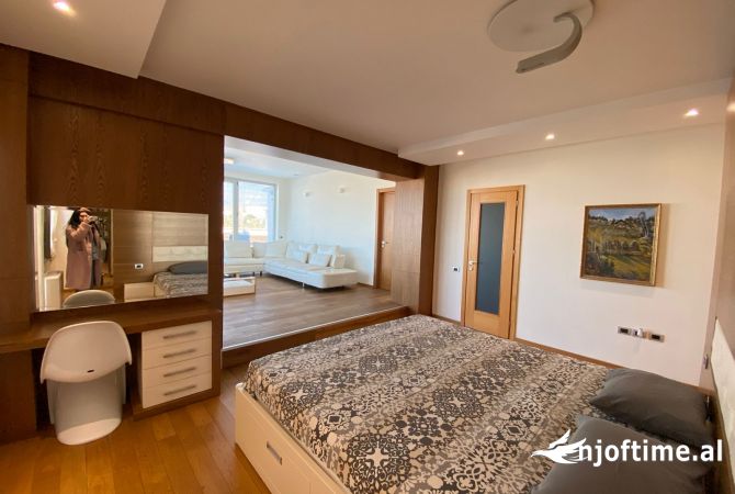 Shtepi me qera Apartament ne Tirane, 4+1, Mobilimi E mobiluar, Pagesa 3,000  Euro.