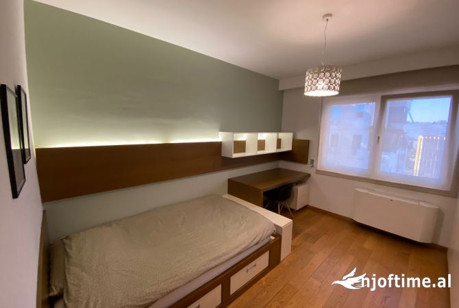 Shtepi me qera Apartament ne Tirane, 4+1, Mobilimi E mobiluar, Pagesa 3,000  Euro.