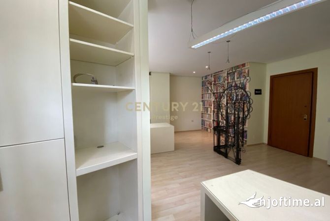Ambient biznesi me qera 3+1 ne Tirane - 600 Euro