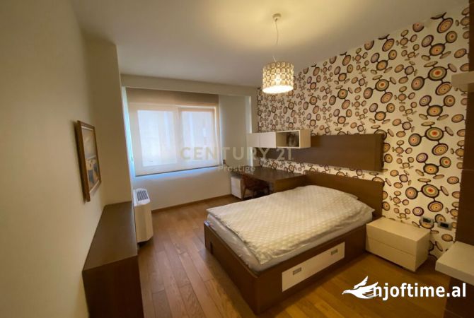 Shtepi me qera Apartament ne Tirane, 4+1, Mobilimi E mobiluar, Pagesa 3,000  Euro.