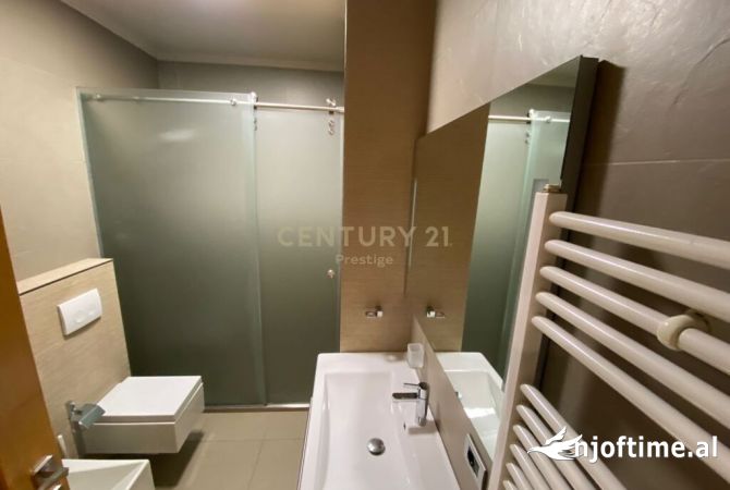 Shtepi me qera Apartament ne Tirane, 4+1, Mobilimi E mobiluar, Pagesa 3,000  Euro.