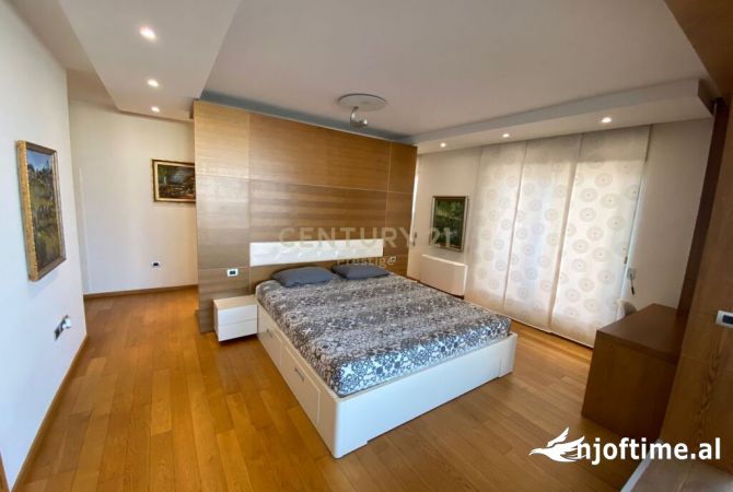 Shtepi me qera Apartament ne Tirane, 4+1, Mobilimi E mobiluar, Pagesa 3,000  Euro.
