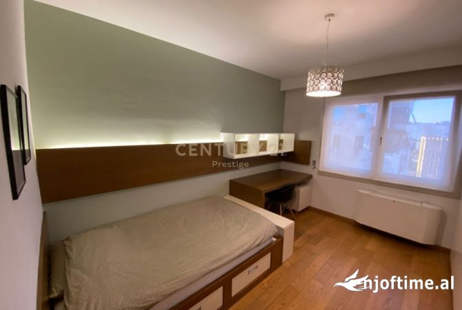 Shtepi me qera Apartament ne Tirane, 4+1, Mobilimi E mobiluar, Pagesa 3,000  Euro.