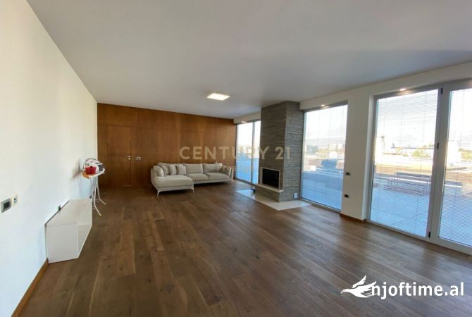 Shtepi me qera 4+1 ne Tirane - 3,000 Euro