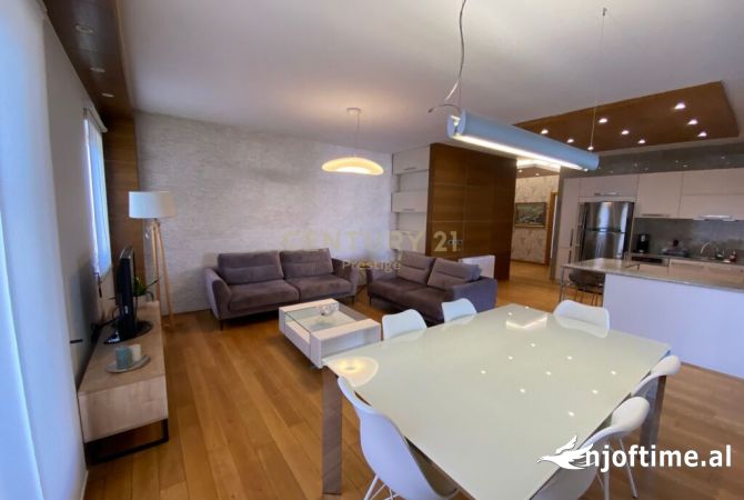 Shtepi me qera Apartament ne Tirane, 4+1, Mobilimi E mobiluar, Pagesa 3,000  Euro.