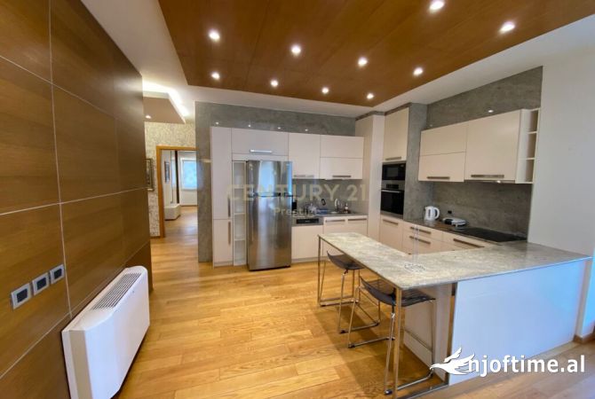 Shtepi me qera Apartament ne Tirane, 4+1, Mobilimi E mobiluar, Pagesa 3,000  Euro.