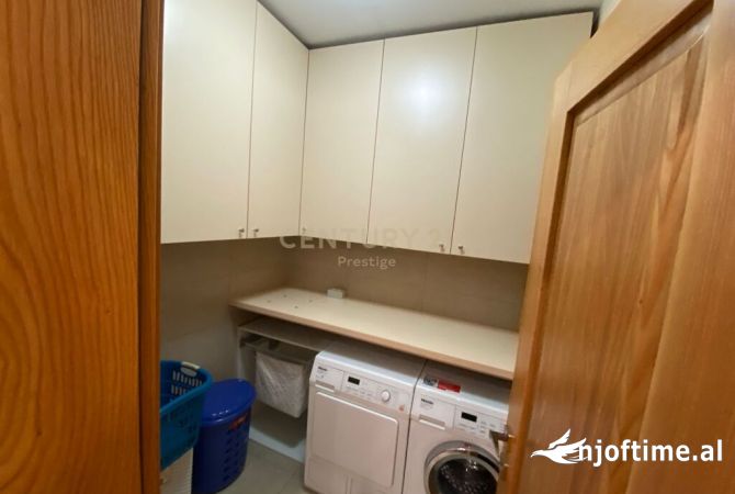 Shtepi me qera Apartament ne Tirane, 4+1, Mobilimi E mobiluar, Pagesa 3,000  Euro.