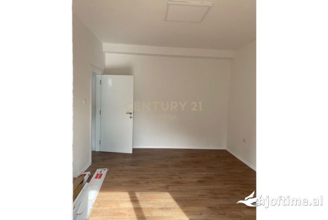 Ambient biznesi me qera 3+1 ne Tirane - 700 Euro