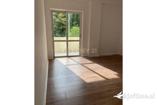 Ambient biznesi me qera 3+1 ne Tirane - 700 Euro