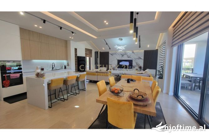 Shtepi me qera Vila Luksoze ne Tirane, 3+1, Mobilimi E mobiluar, Pagesa 5,000  Euro.