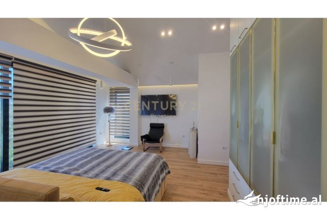 Shtepi me qera Vila Luksoze ne Tirane, 3+1, Mobilimi E mobiluar, Pagesa 5,000  Euro.