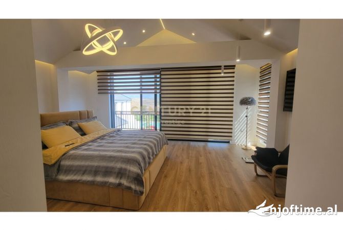 Shtepi me qera Vila Luksoze ne Tirane, 3+1, Mobilimi E mobiluar, Pagesa 5,000  Euro.