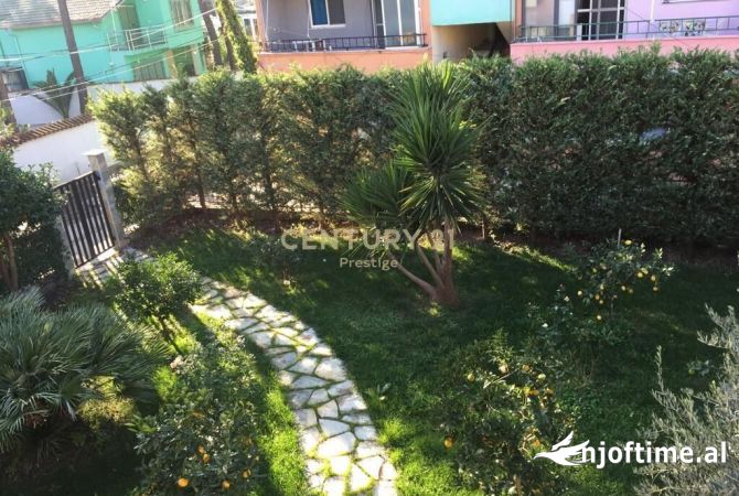 Shtepi me qera Vila Luksoze ne Durres, 3+1, Mobilimi E mobiluar, Pagesa 1,000  Euro.