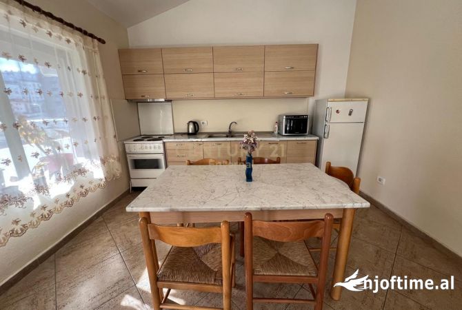 Shtepi me qera Apartament ne Tirane, 3+1, Mobilimi E mobiluar, Pagesa 800  Euro.