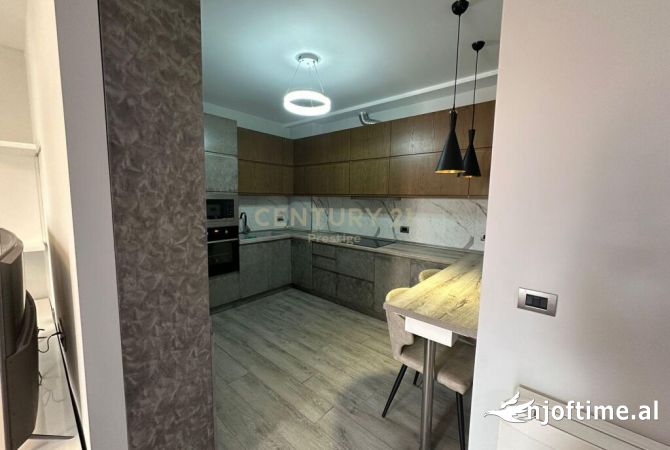 Shtepi me qera Apartament ne Tirane, 2+1, Mobilimi E mobiluar, Pagesa 1,000  Euro.