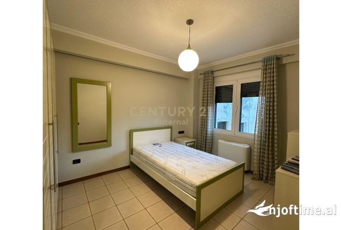 Shtepi me qera Apartament ne Tirane, 3+1, Mobilimi E mobiluar, Pagesa 2,000  Euro.