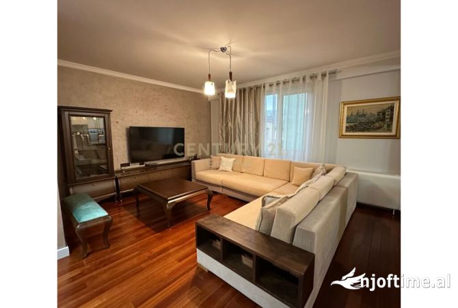 Shtepi me qera 3+1 ne Tirane - 2,000 Euro