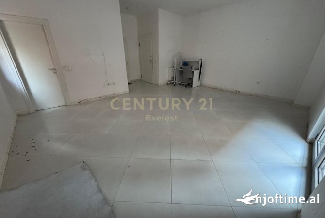 Ambient biznesi me qera 3+1 ne Tirane - 800 Euro