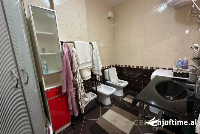 Shtepi me qera Apartament ne Tirane, 2+1, Mobilimi E mobiluar, Pagesa 1,200  Euro.