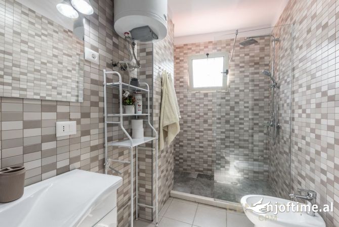 Shtepi me qera 2+1 ne Tirane - 1,100 Euro