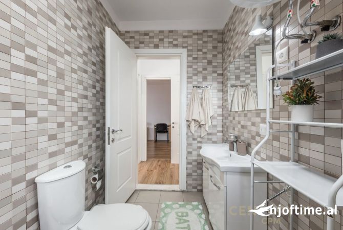 Shtepi me qera 2+1 ne Tirane - 1,100 Euro