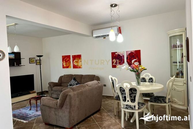 Shtepi me qera Vila Luksoze ne Durres, 3+1, Mobilimi E mobiluar, Pagesa 1,000  Euro.