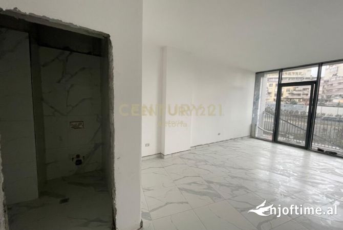 Ambient biznesi me qera 3+1 ne Tirane - 1,000 Euro