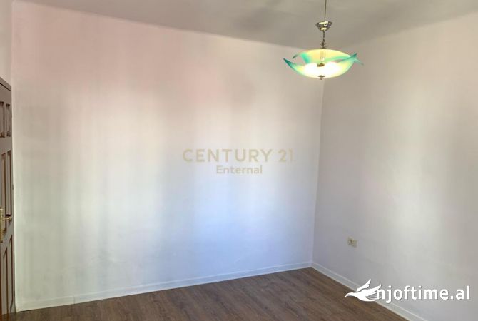 Ambient biznesi me qera 3+1 ne Tirane - 750 Euro