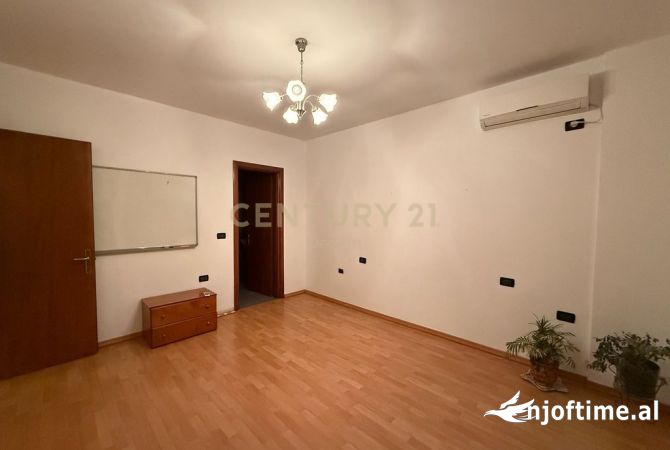 Zyre per Qira tek Rruga e Elbasanit!