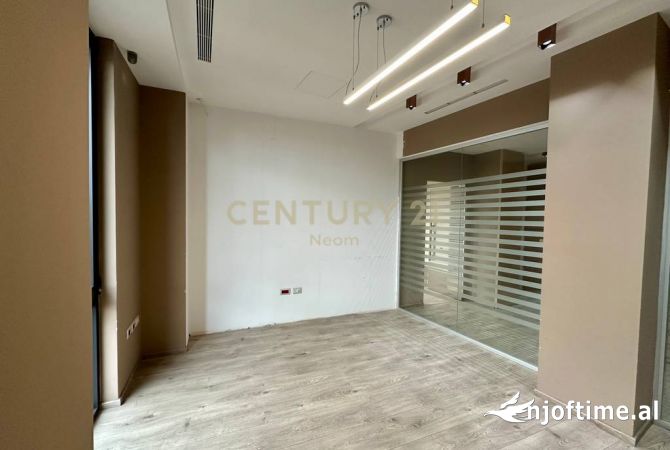 Ambient biznesi me qera 3+1 ne Tirane - 2,500 Euro