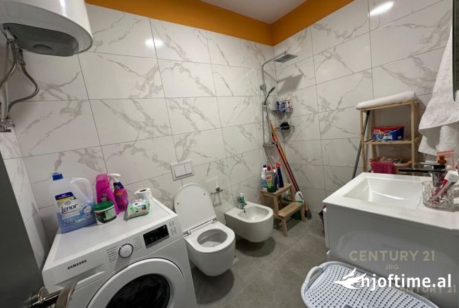 Shtepi me qera 2+1 ne Tirane - 1,200 Euro