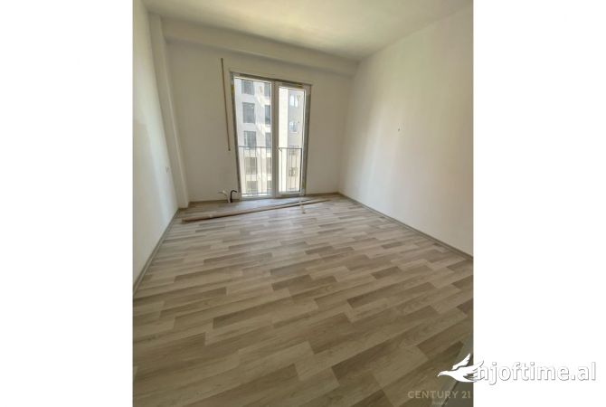 Shtepi ne shitje Apartament ne Tirane, 2+1, Mobilimi Bosh, pa mobiluar, Pagesa 144,000  Euro.