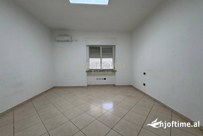 Ambient biznesi me qera 3+1 ne Tirane - 2,350 Euro
