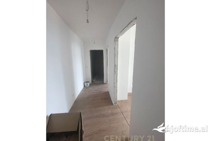 Shtepi me qera 2+1 ne Tirane - 1,300 Euro