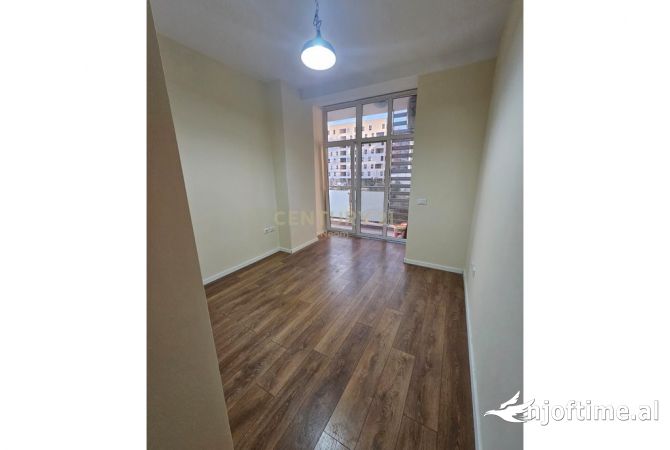 Ambient biznesi me qera 3+1 ne Tirane - 1,500 Euro