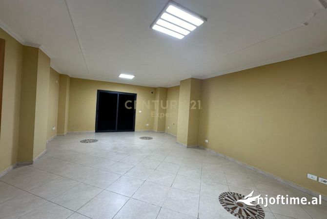 Ambient biznesi me qera 3+1 ne Tirane - 1,300 Euro