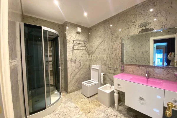 Ambient biznesi me qera 3+1 ne Tirane - 5,000 Euro