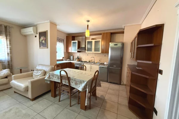 Shtepi me qera 2+1 ne Tirane - 700 Euro