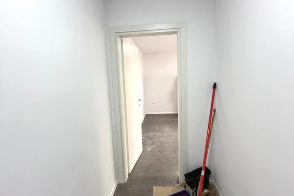 Shtepi me qera Apartament ne Tirane, 1+1, Mobilimi Pjeserisht e mobiluar, Pagesa 550  Euro.