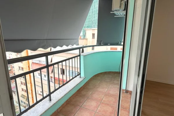 Shtepi me qera Apartament ne Tirane, 3+1, Mobilimi Bosh, pa mobiluar, Pagesa 1,400  Euro.