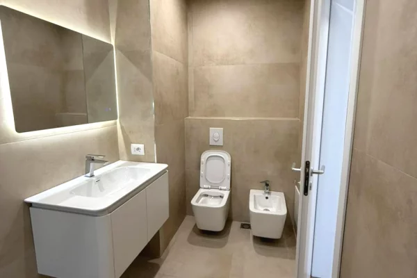 Shtepi me qera 3+1 ne Tirane - 1,400 Euro