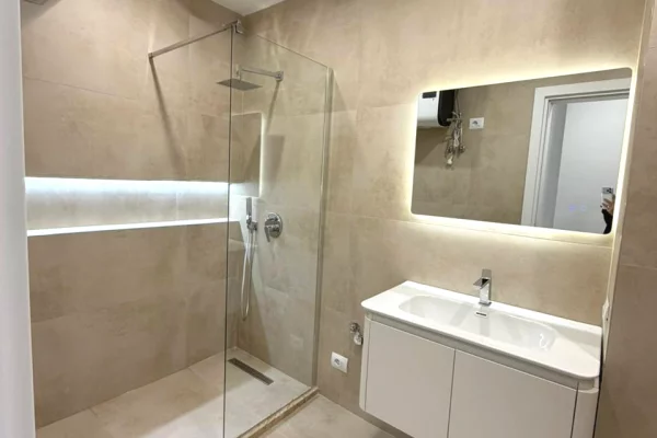 Shtepi me qera 3+1 ne Tirane - 1,400 Euro