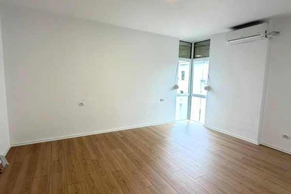 Shtepi me qera 3+1 ne Tirane - 1,400 Euro