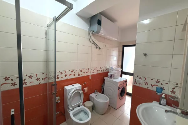 Shtepi me qera Apartament ne Tirane, 3+1, Mobilimi E mobiluar, Pagesa 900  Euro.